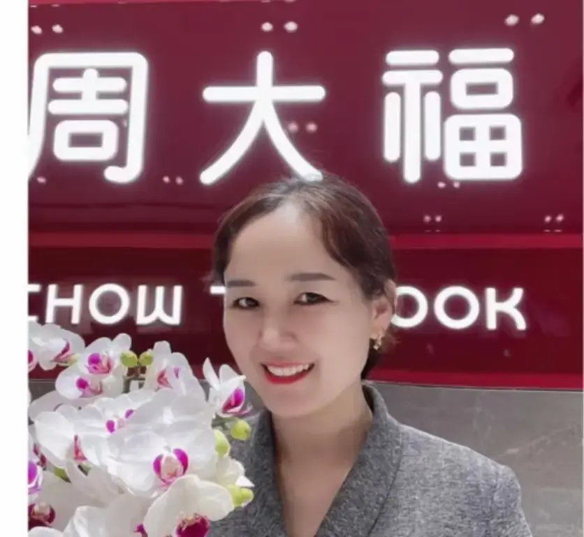 盐城周大福金店一拖三事件完整版视频-射阳周大福一拖三全程回顾-周大福一拖三视频在线观看-附完整版资源